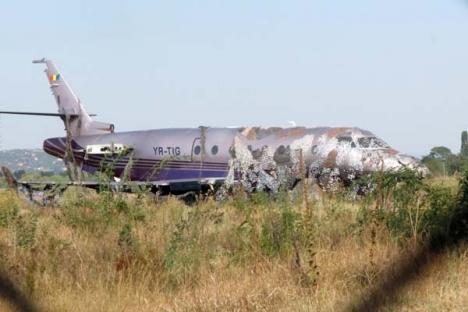 Vinovaţi, dar salvaţi: S-a încheiat ancheta în cazul avionului lui Ţiriac, eşuat pe Aeroportul Oradea